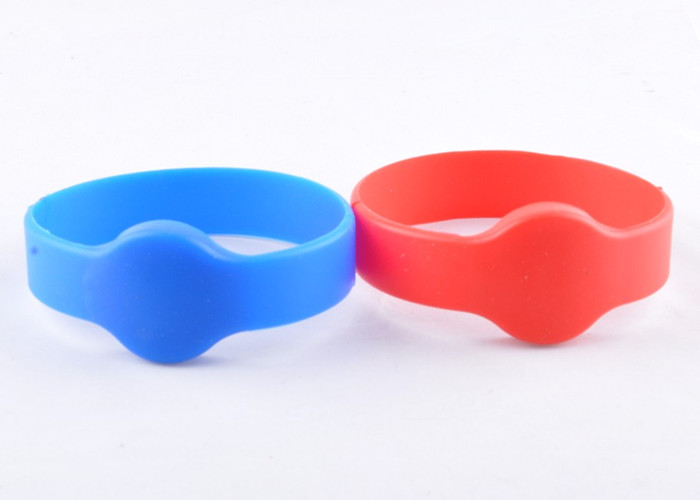 超高頻硅膠腕帶標(biāo)簽